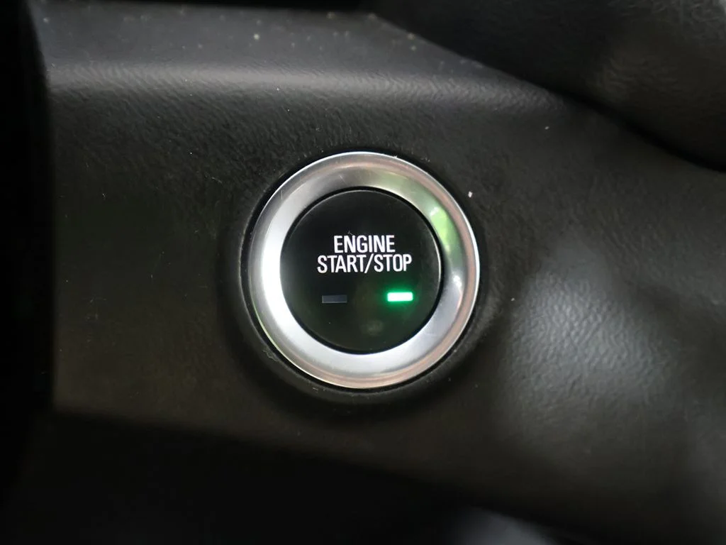 Used 2020 White GMC SLE image 28