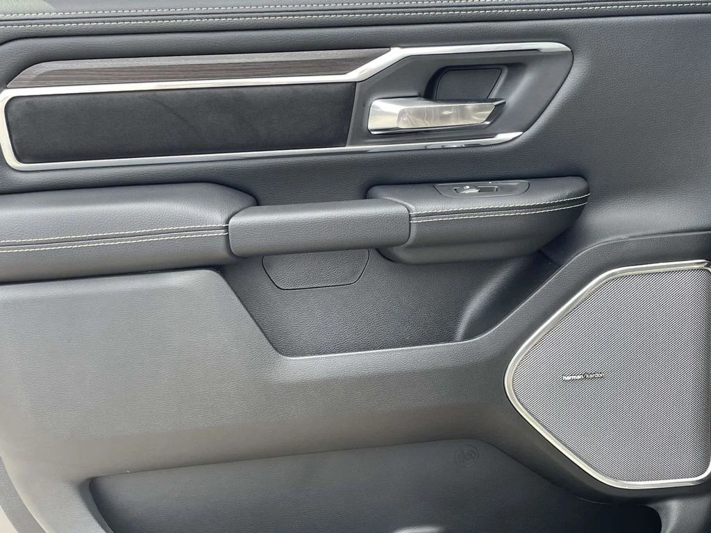 New 2026 Granite Crystal Metallic Clear-Coat Exterior Paint RAM Laramie image 22