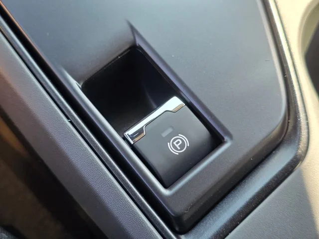 New 2026 CRYSTAL WHITE PEARL Subaru Premium image 30