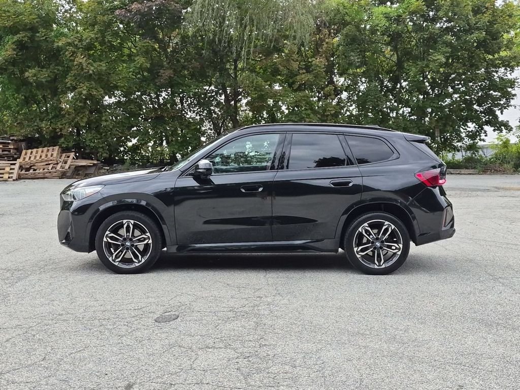Used 2023 Black BMW xDrive28i image 9