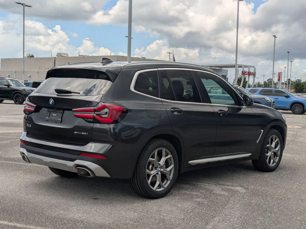 Used 2023 Gray BMW sDrive30i image 5