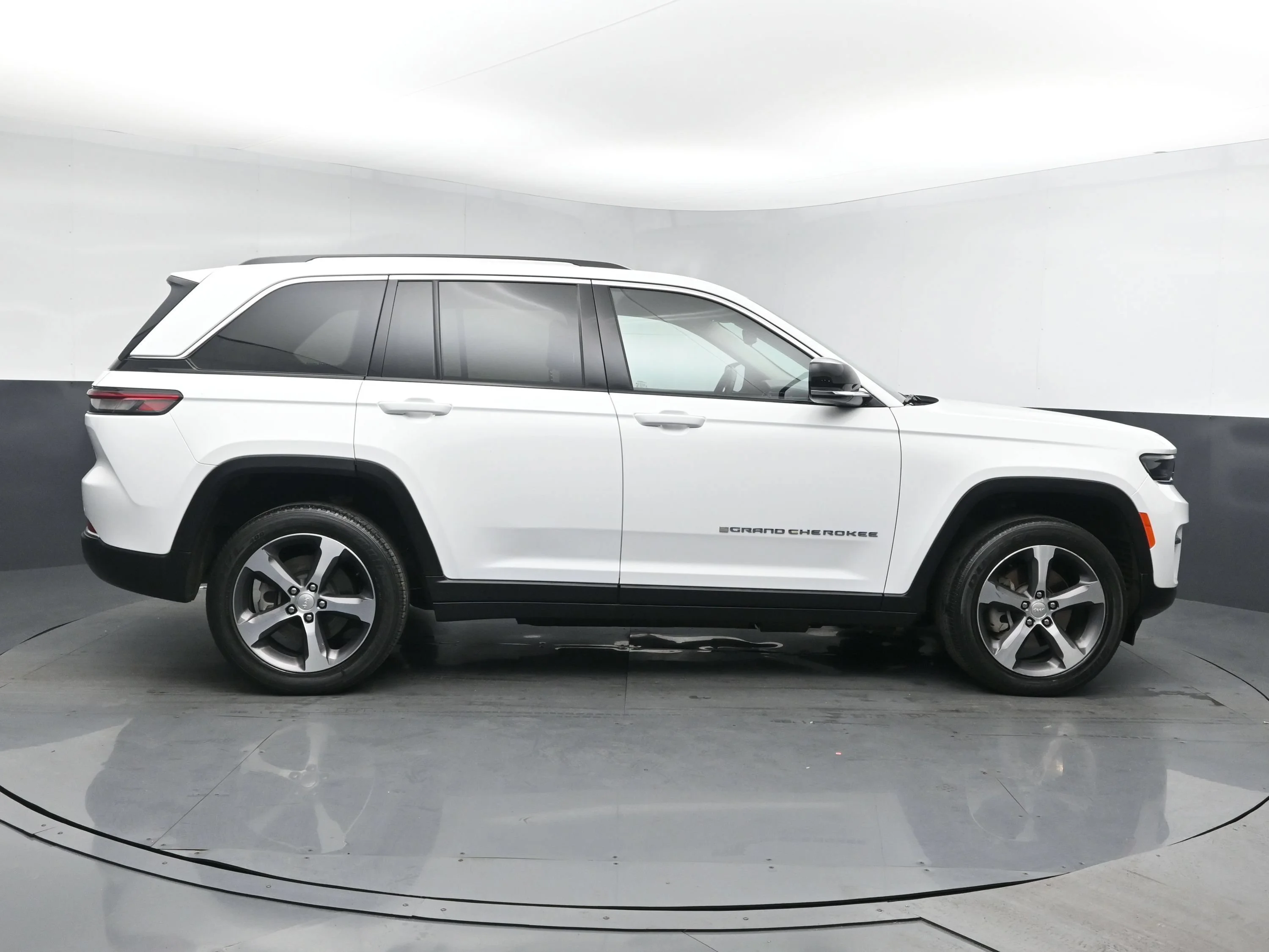 Used 2023 Bright White Clearcoat Jeep  image 3