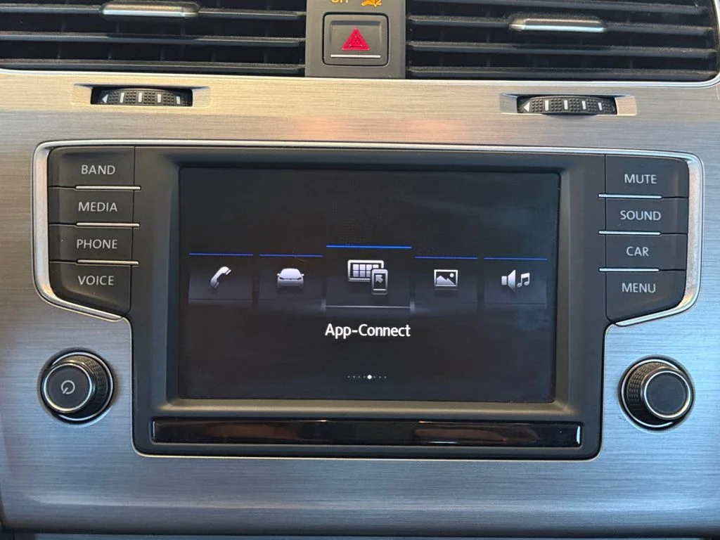 Used 2017 Silver Volkswagen Wolfsburg image 12