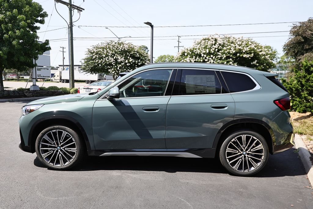 New 2026 Cape York Green Metallic BMW xDrive28i image 10