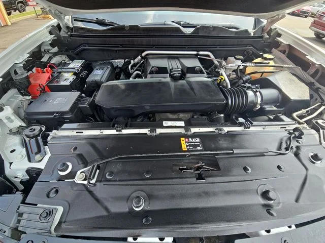 Used 2023 White Chevrolet Z71 image 33