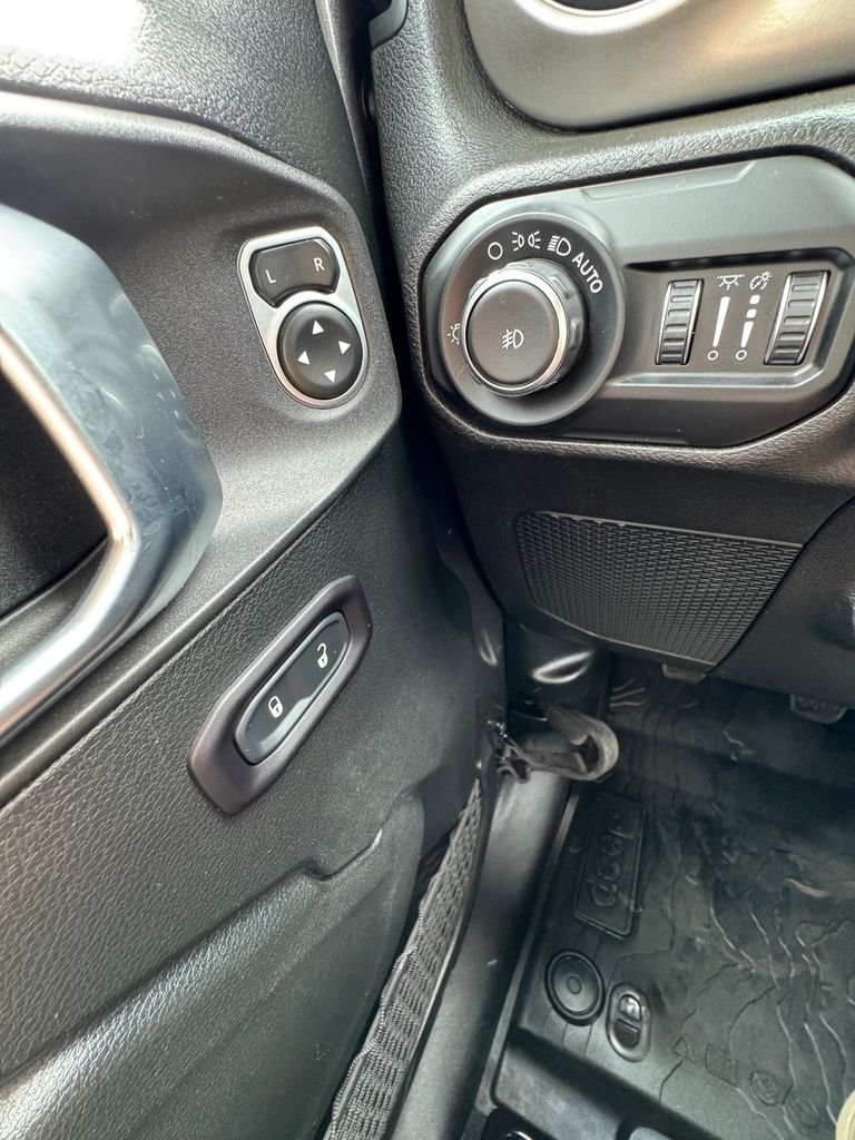 Used 2018 Granite Crystal Metallic Clearcoat Jeep Unlimited Sport S image 14