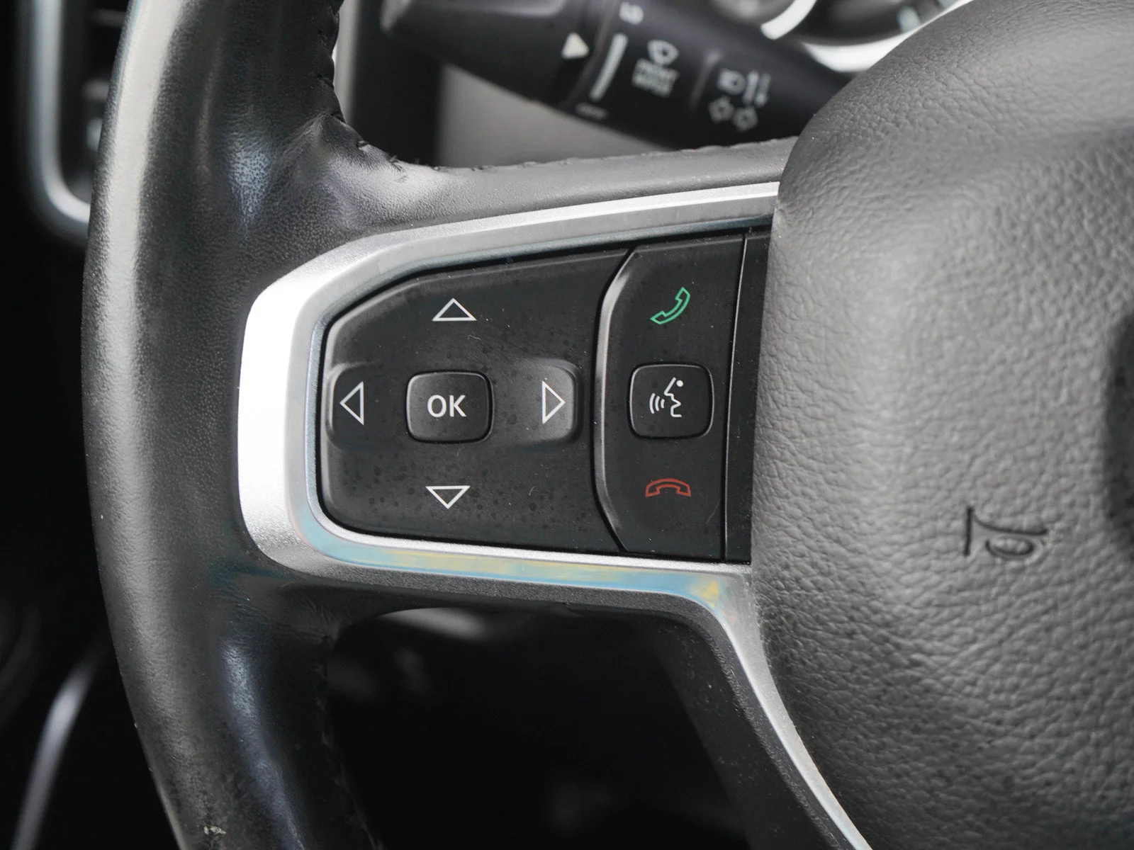Used 2020 Diamond Black Crystal Pearlcoat Ram Laramie image 26