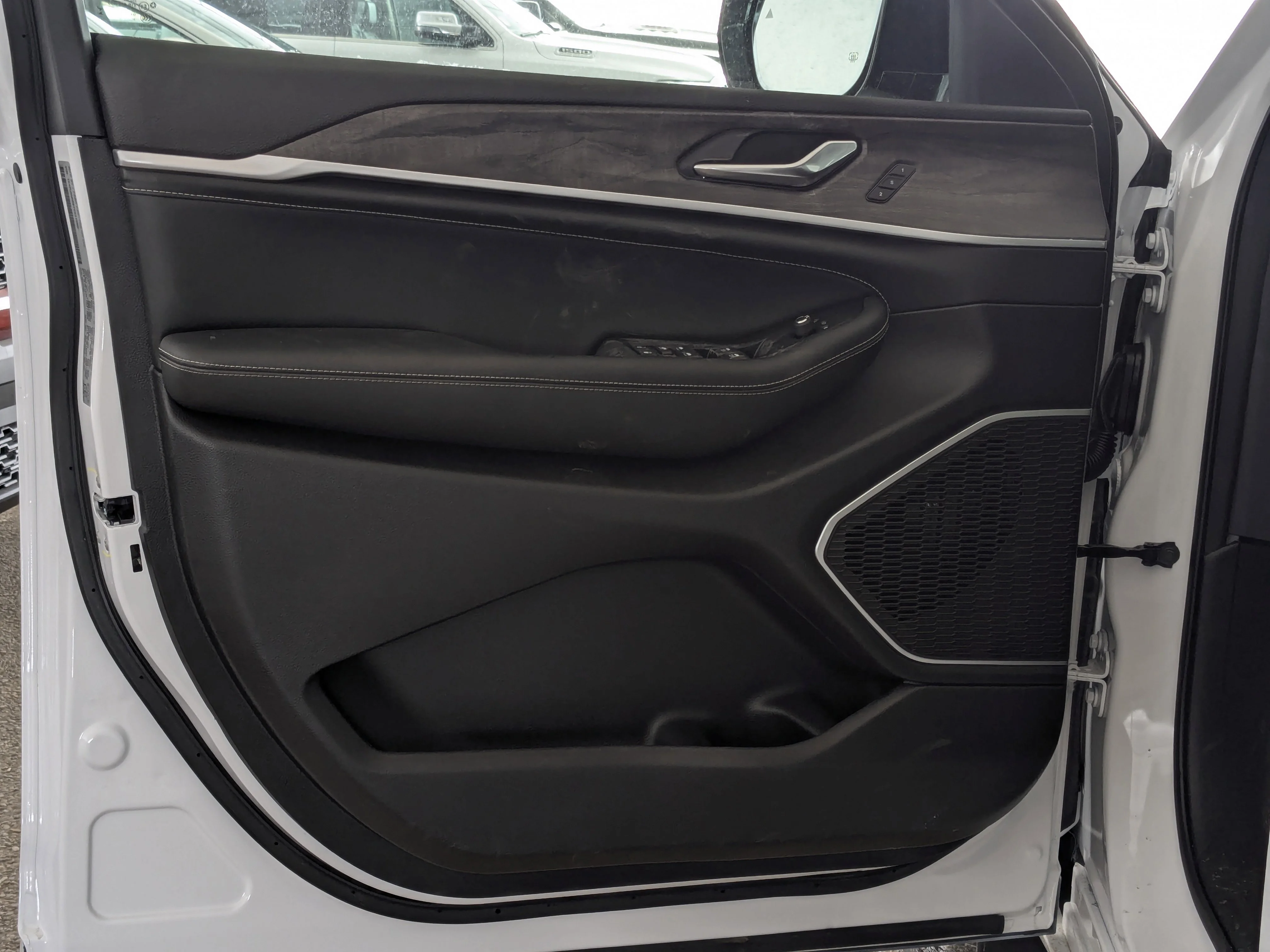 New 2026 White Jeep Limited Reserve - - Nappa Leather - Ventilated Seats - Trailer Tow Pack - Remote Start & More! image 12