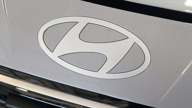 Certified Used 2025 Fluid Metal Hyundai Limited image 39