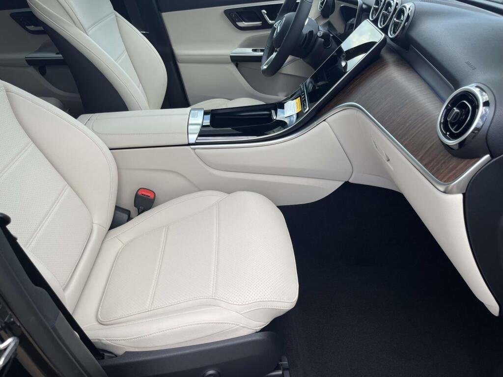 New 2026 Graphite Grey Metallic Mercedes-Benz GLC 300 image 22