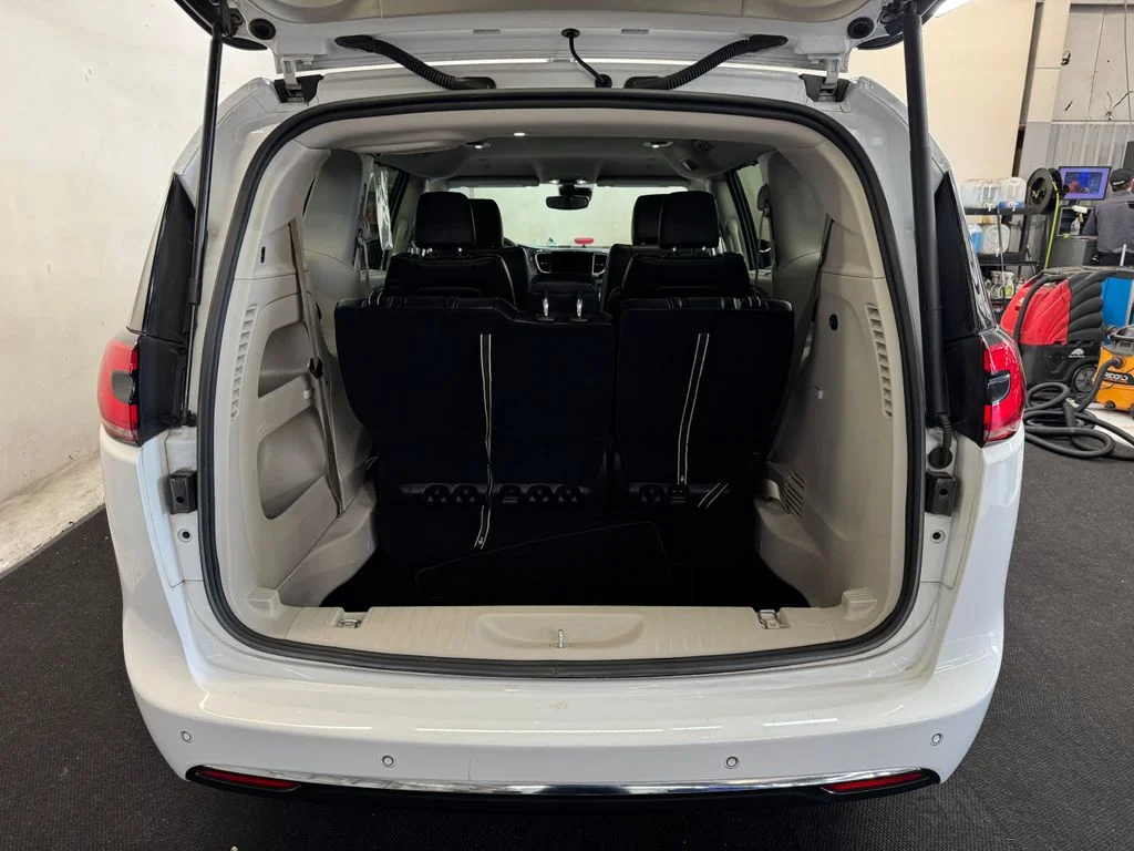 Used 2023 White Chrysler Touring L image 6