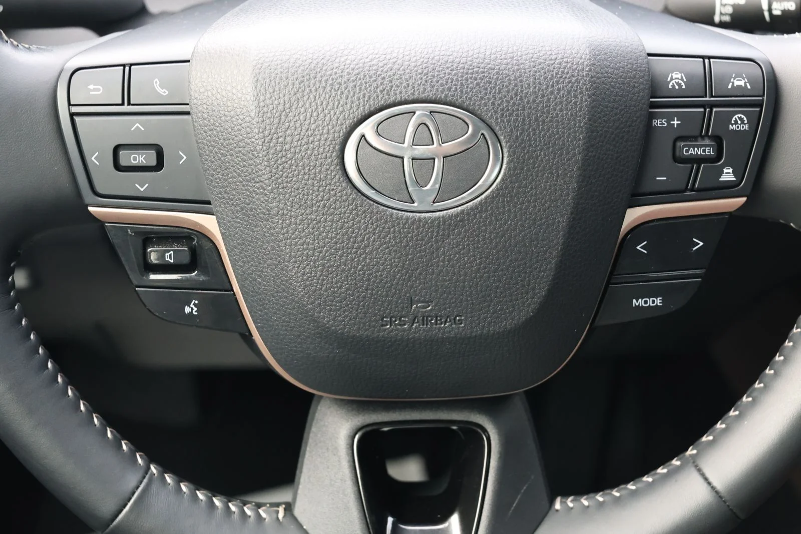 Used 2024  Toyota Limited image 16
