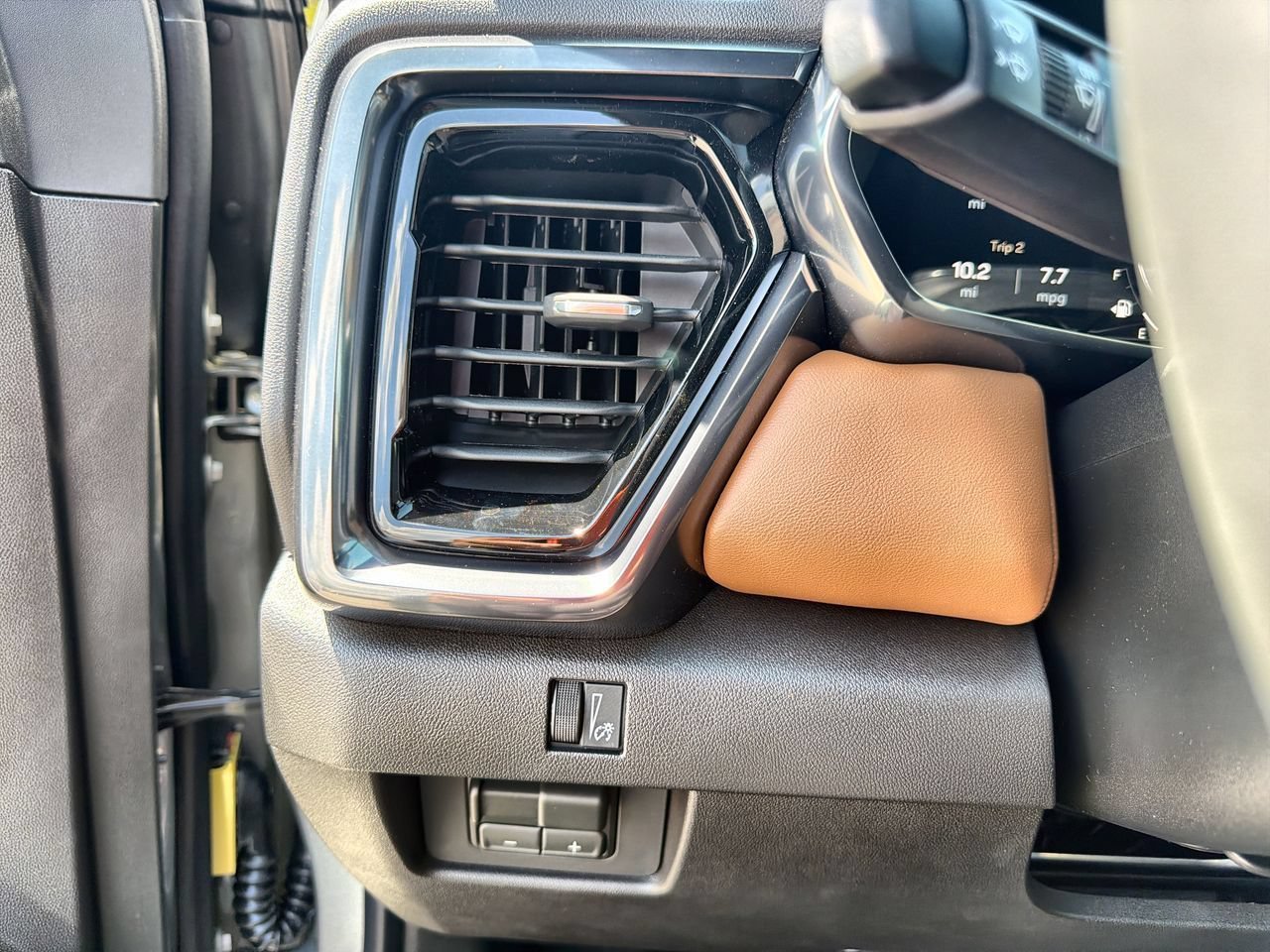 New 2026 Sterling Metallic GMC AT4 image 15
