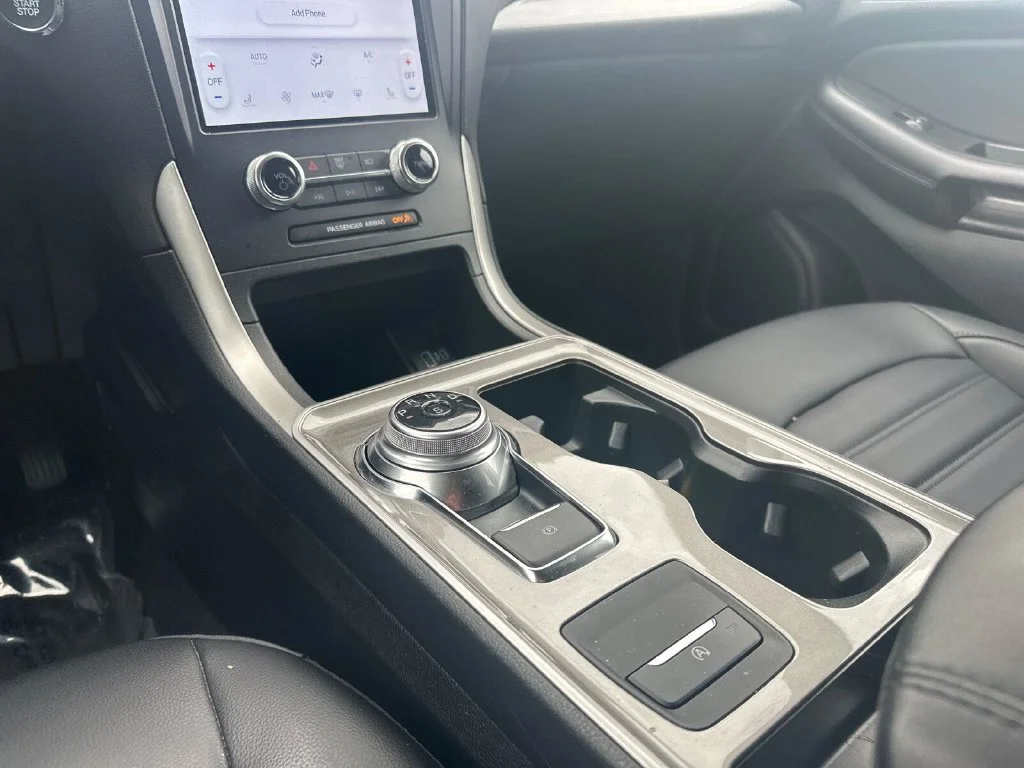 Used 2024 Silver Ford SEL image 18