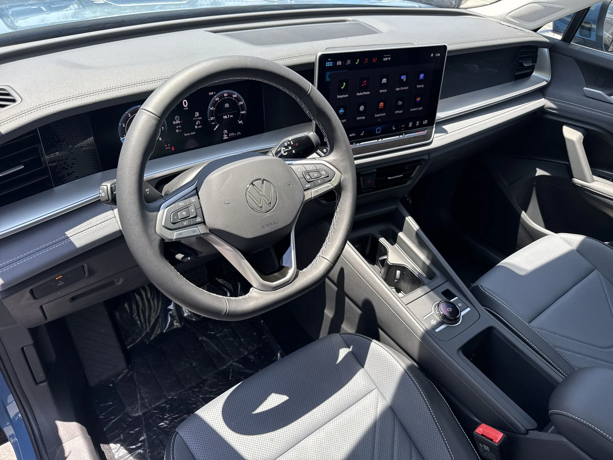 New 2026 Monterey Blue Pearl Volkswagen SE image 16
