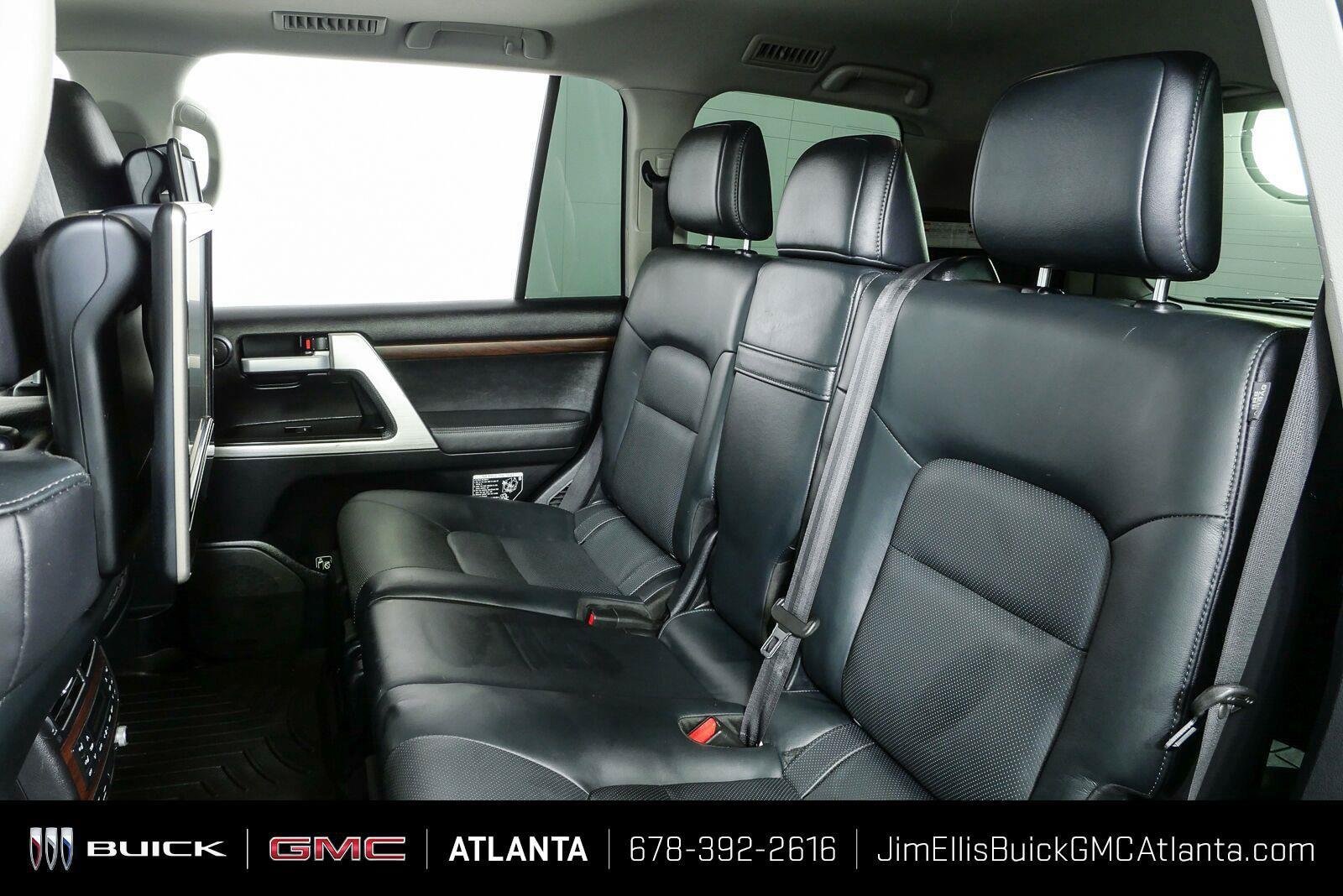 Used 2017 Classic Silver Metallic Toyota Base image 19