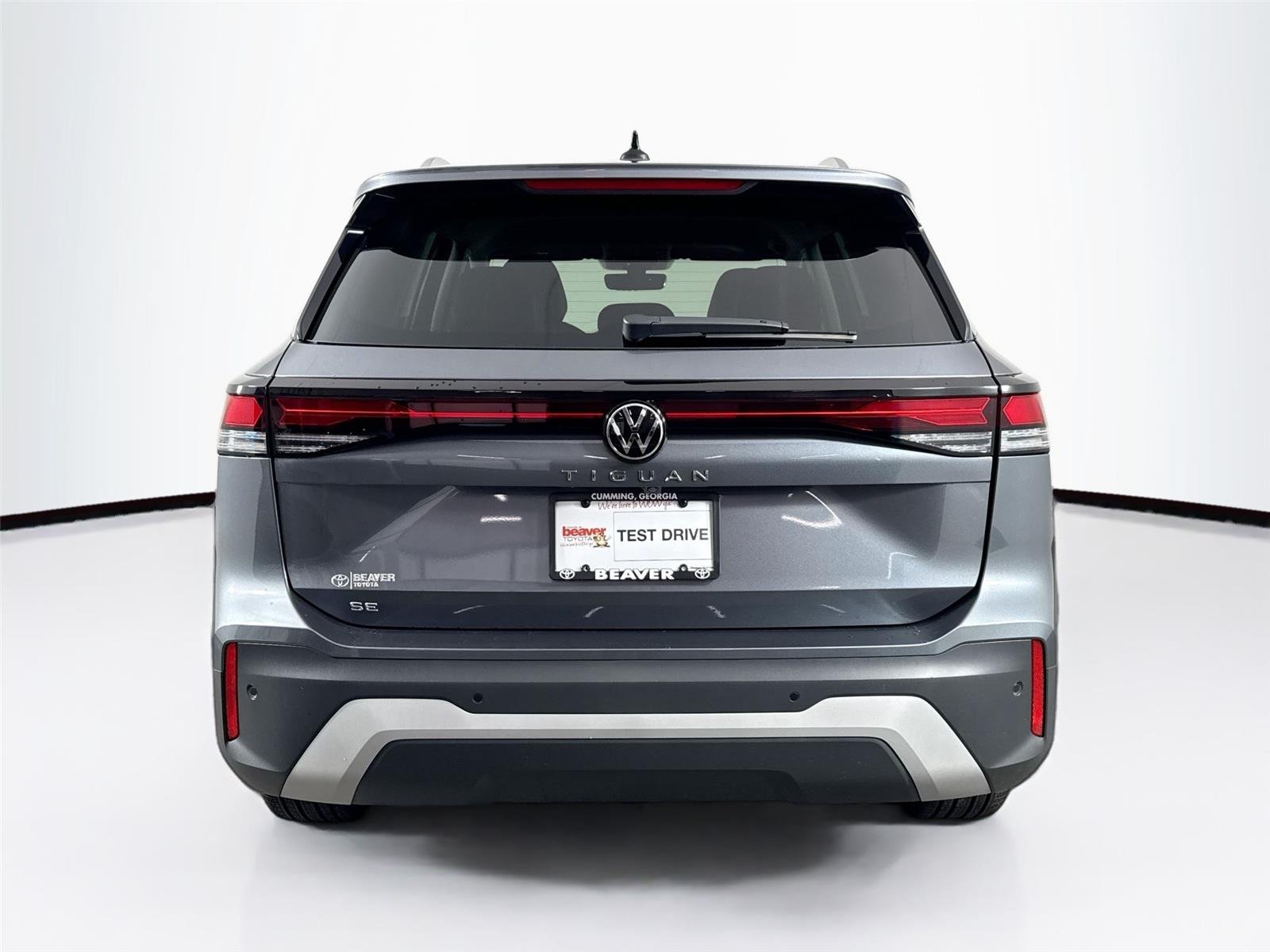 Used 2025 Platinum Gray Metallic Volkswagen SE image 11