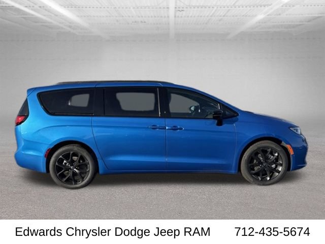 2026 Chrysler Pacifica Select - Photo 11