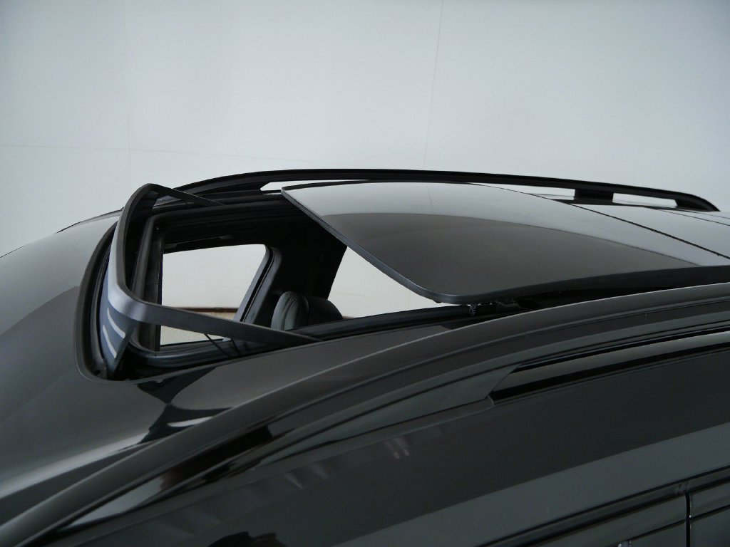 New 2027 Black Sapphire Metallic BMW M60i image 18