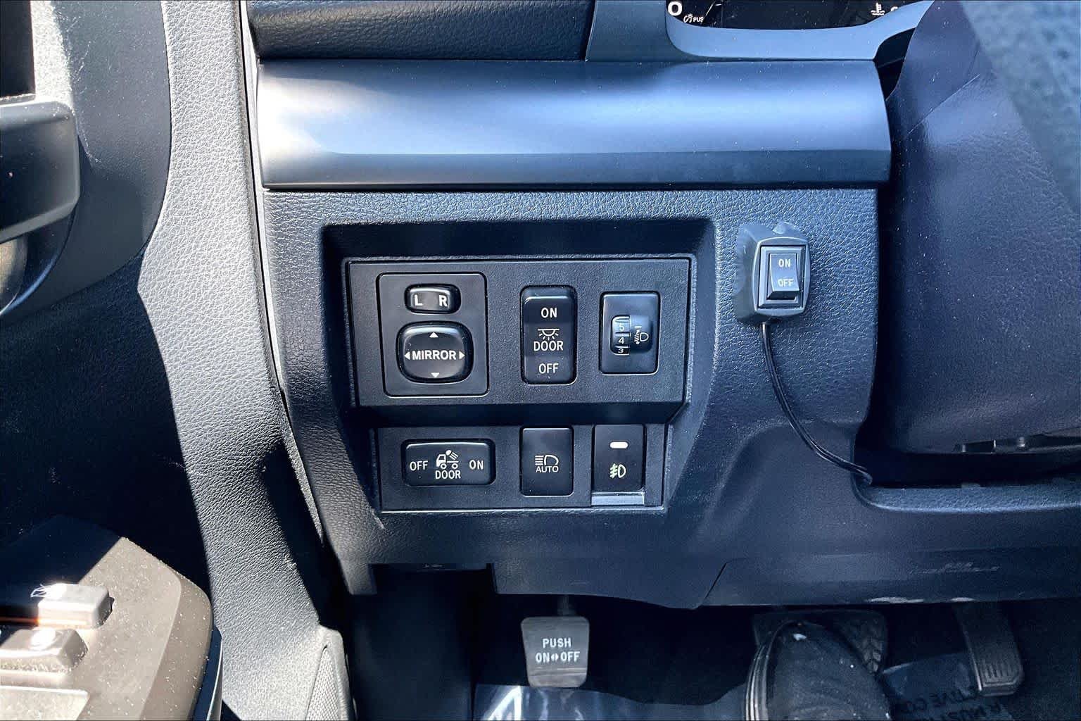 Used 2018 Super White Toyota SR image 33