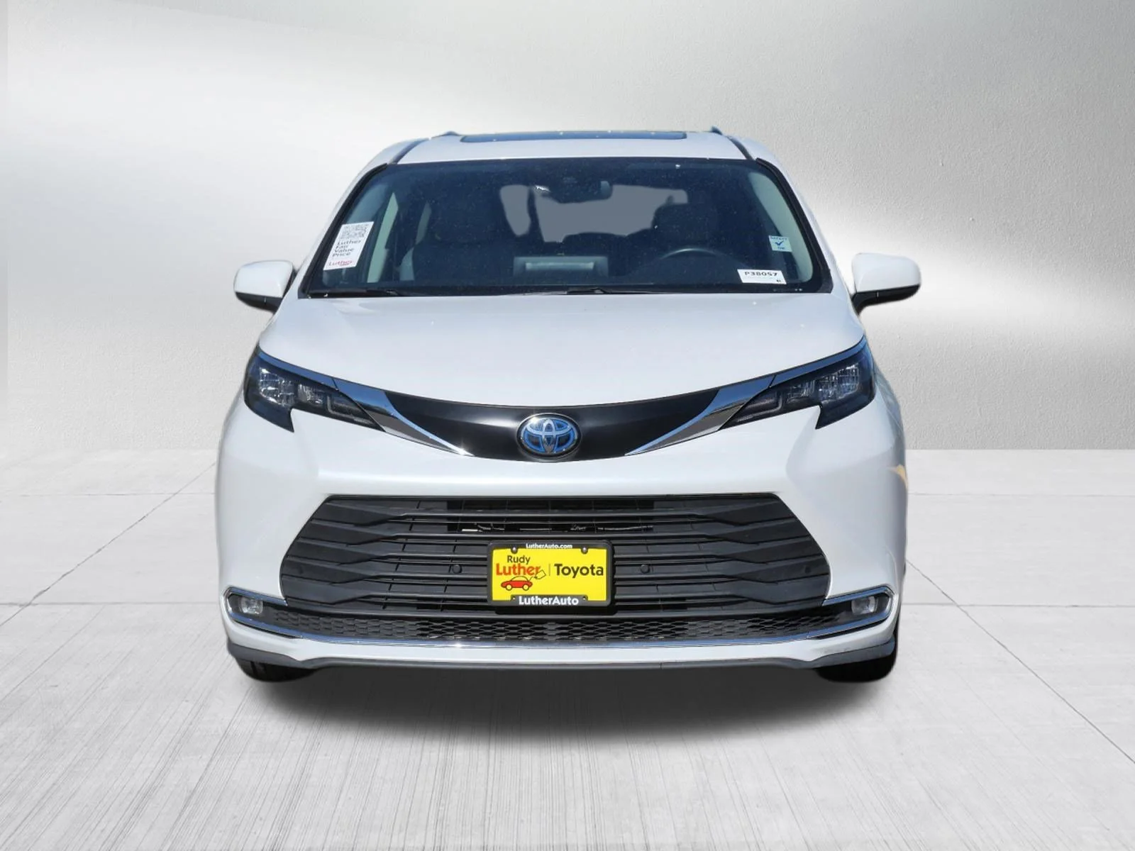 Used 2024 Toyota Sienna XLE with VIN 5TDYRKEC1RS210852 for sale in Golden Valley, Minnesota