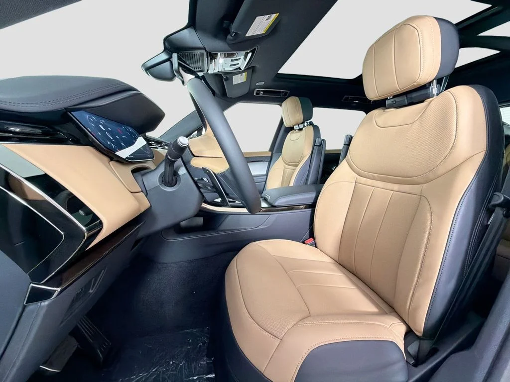 New 2026 Fuji White Land Rover Dynamic SE image 22