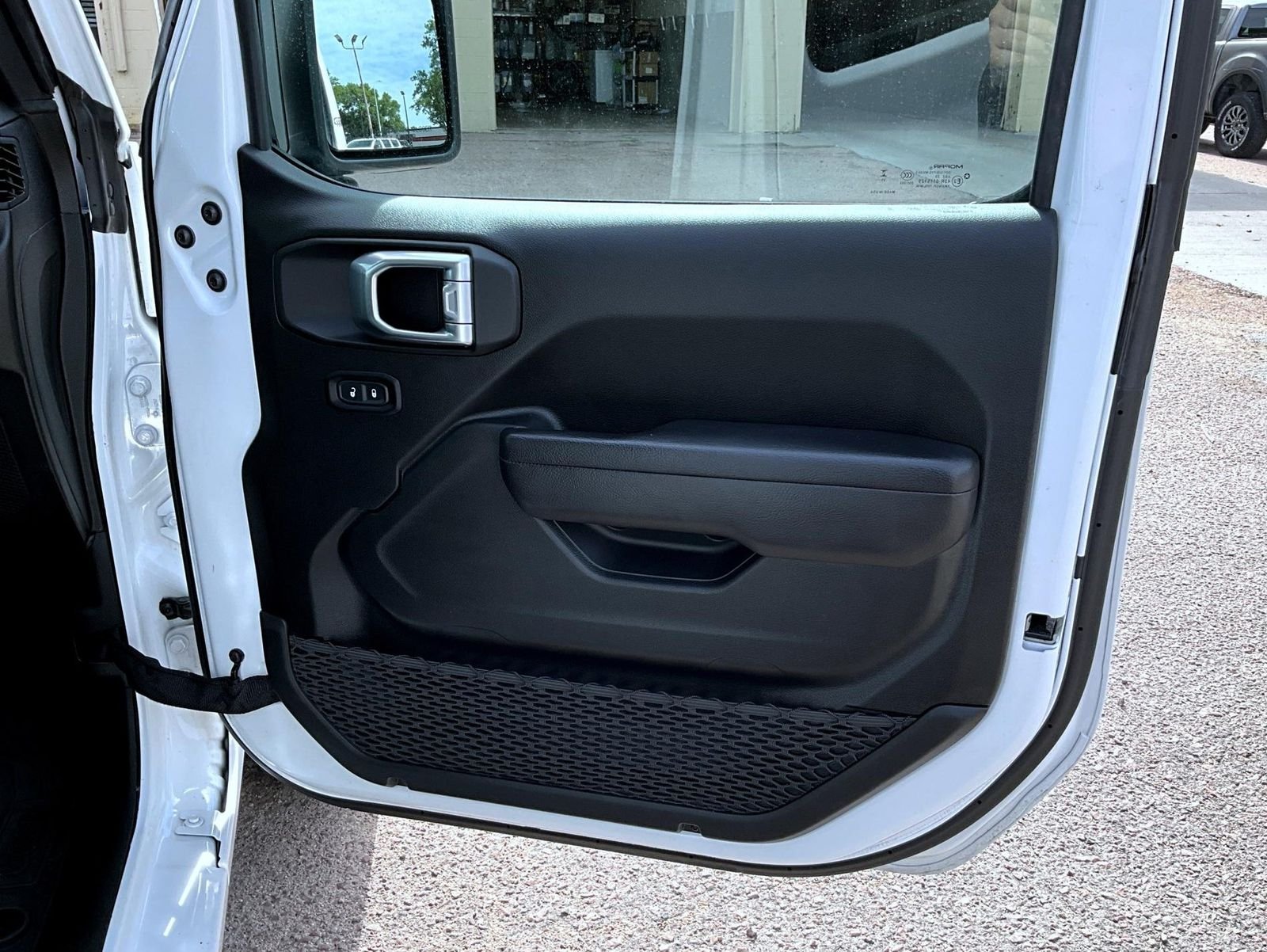 Used 2023 White Jeep Sport S image 17