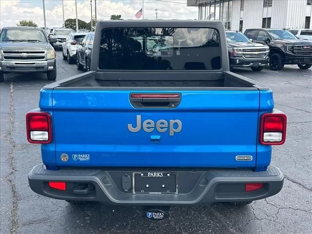 Used 2022 Blue Jeep Overland image 10