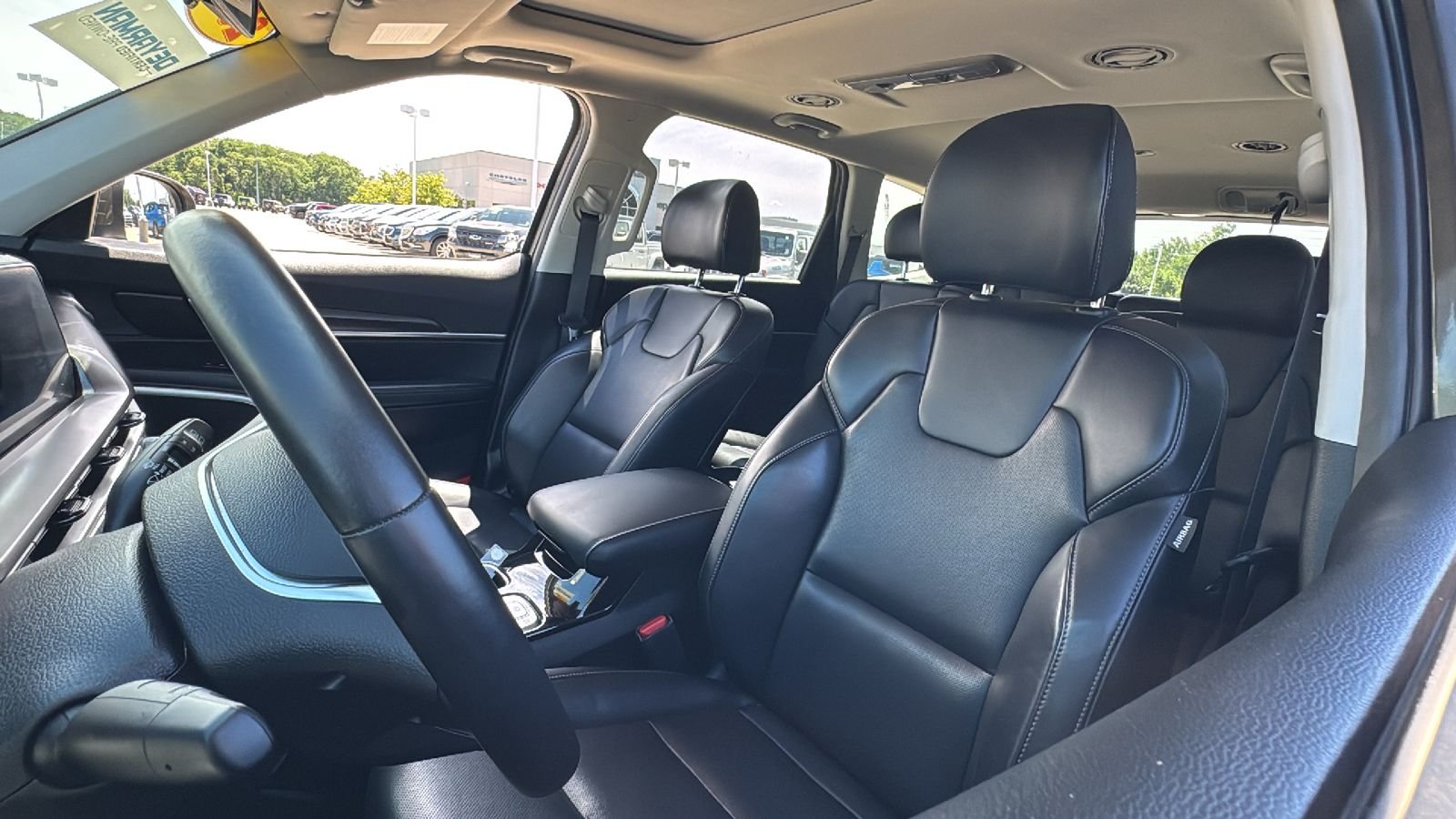 Used 2025 Green Kia S image 17