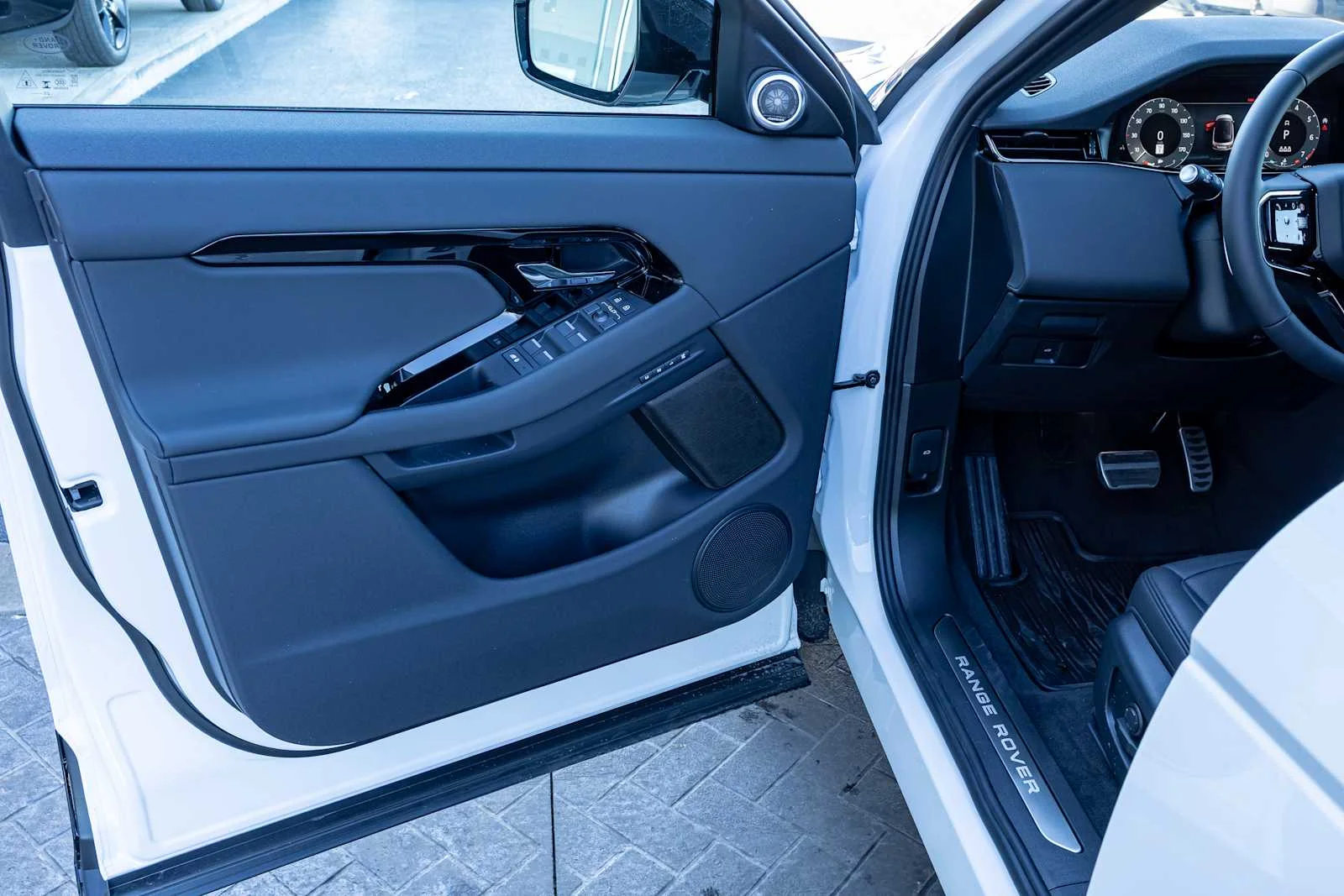 2026 Land Rover Range Rover Evoque Dynamic SE - Photo 10