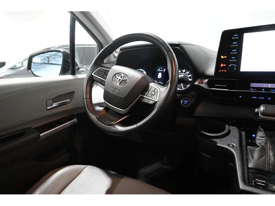 Used 2021 GRAY Toyota XLE Mobility Handicap Van image 24