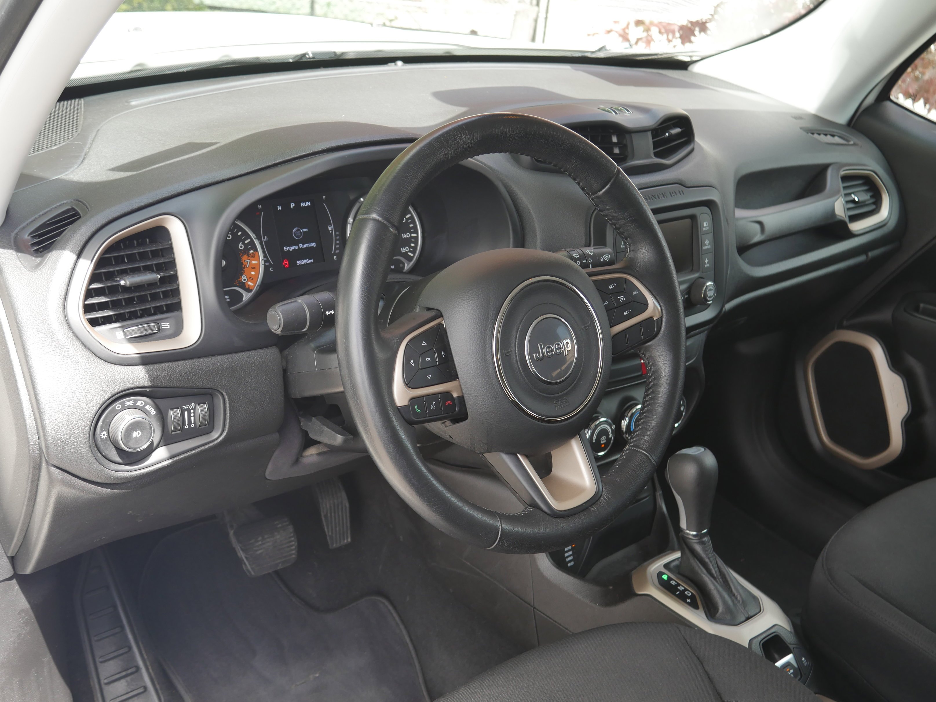 Used 2017 Alpine White Jeep Latitude image 4