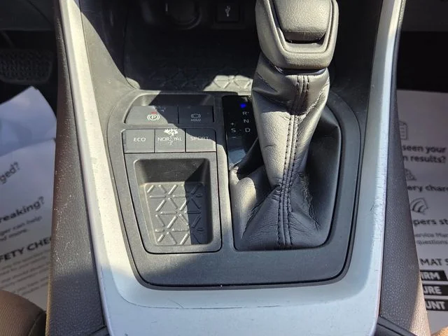 Used 2021 White Toyota LE image 18