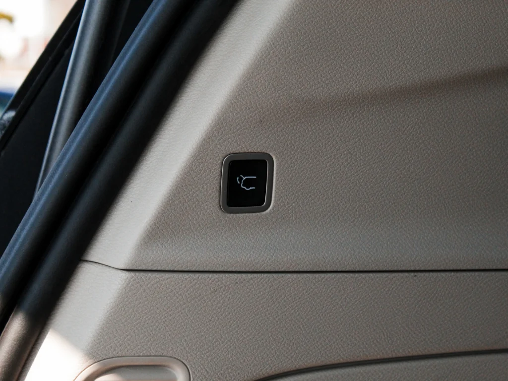 Used 2023 Silver Mist Clearcoat Chrysler Touring L image 28