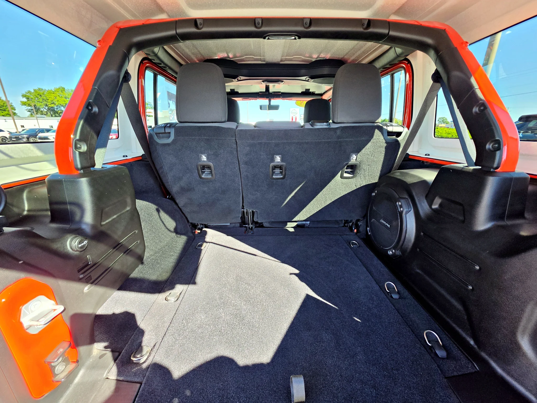 Used 2018 Punkn Metallic Clearcoat Jeep Sahara image 25