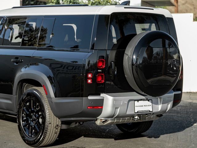 New 2025 Santorini Black Land Rover S image 10