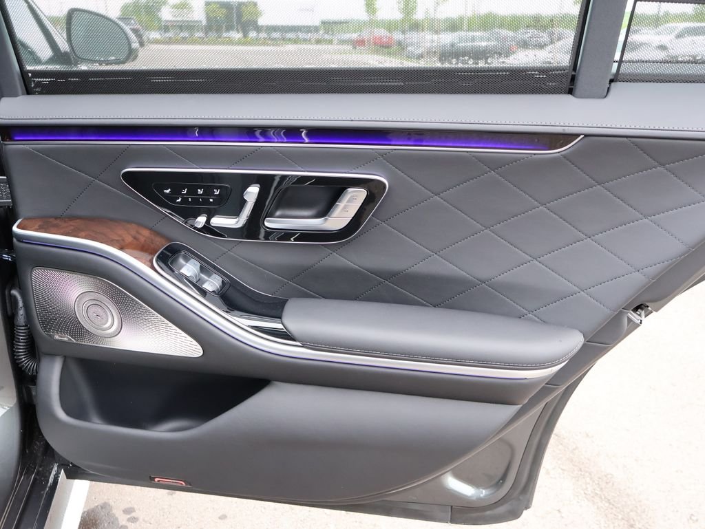 New 2026 MANUFAKTUR Graphite Metallic Mercedes-Benz S 580 image 19