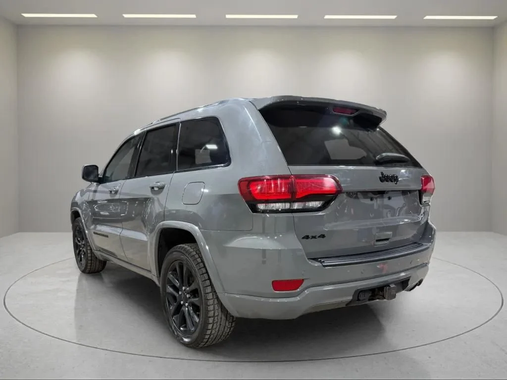 Used 2021 Sting-Gray Clearcoat Jeep Laredo X image 3
