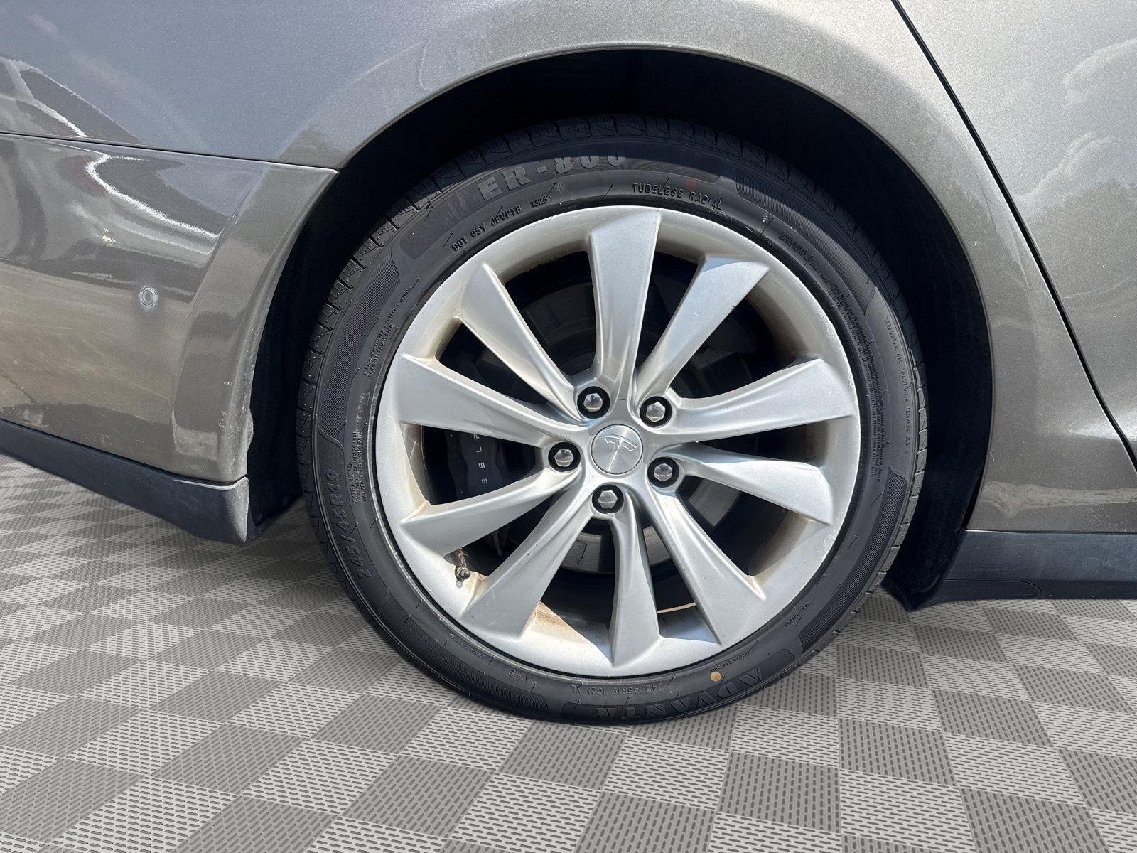 Used 2016 Titanium Metallic Tesla 90D image 13