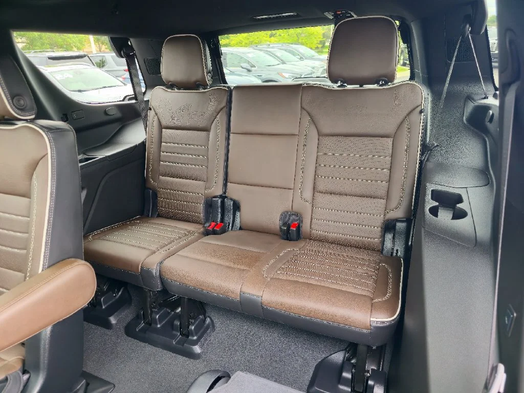 2025 GMC Yukon Denali Ultimate - Photo 24