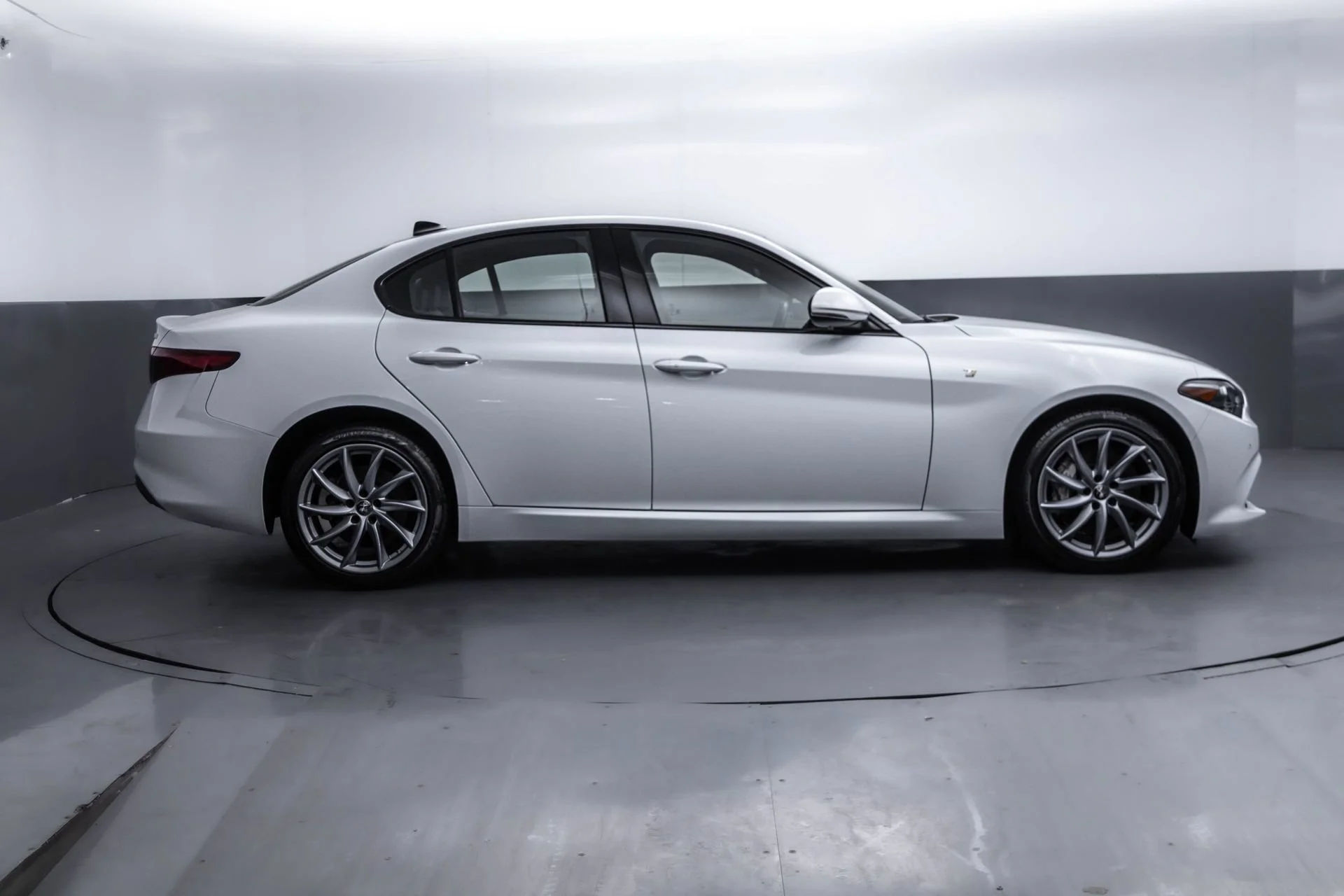 Used 2022 White Alfa Romeo Ti image 13