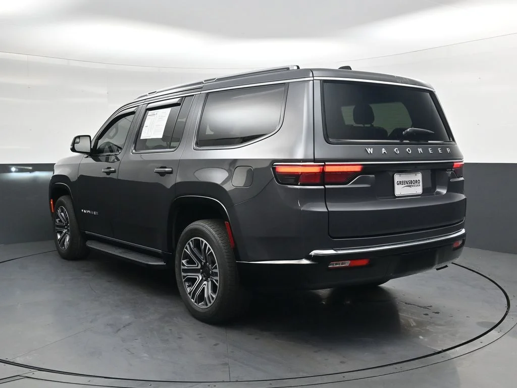 Used 2024 Gray Jeep Base image 8