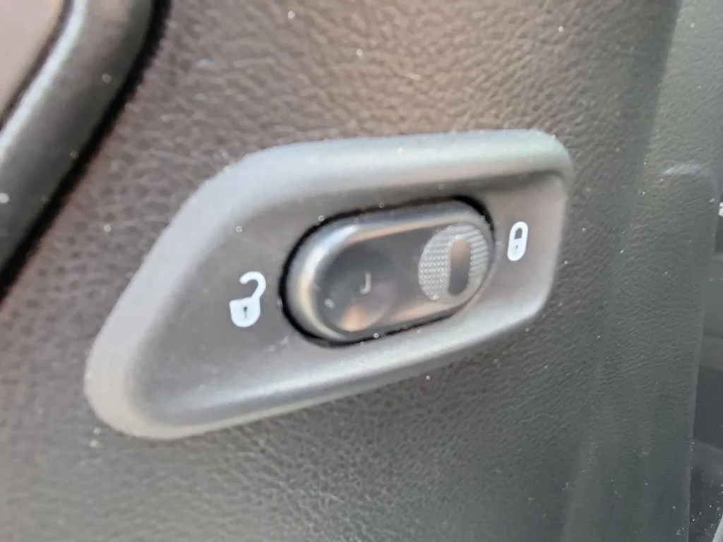 Used 2018 Gray Jeep Altitude 4x4 image 19