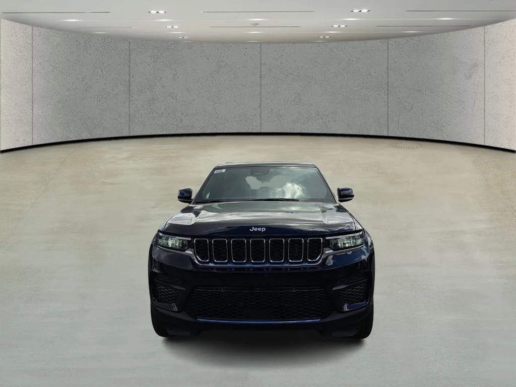 New 2026 Diamond Black Crystal Pearl-Coat Exterior Paint Jeep Laredo image 2