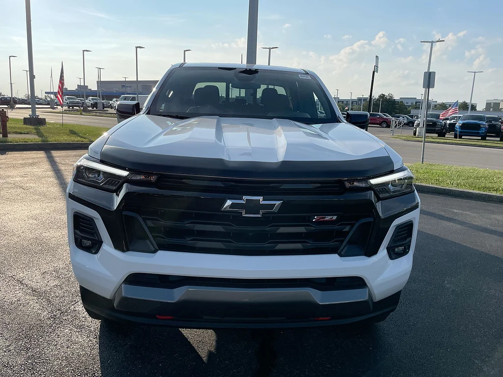 Used 2024 Summit White Chevrolet Z71 image 31
