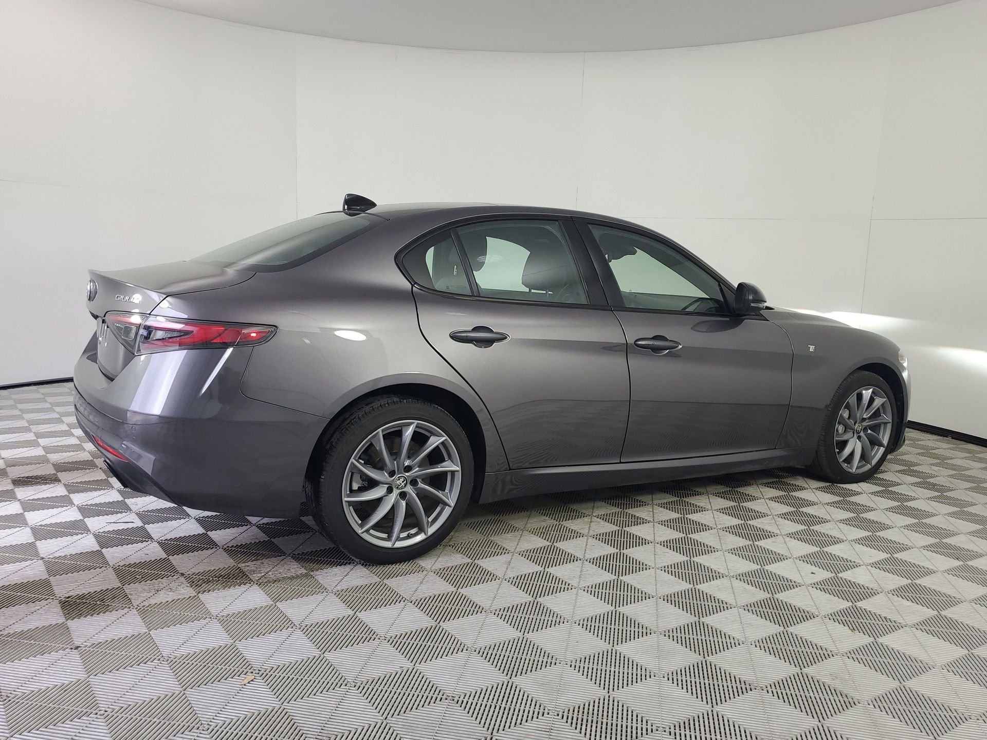 2024 Alfa Romeo Giulia Ti - Photo 11