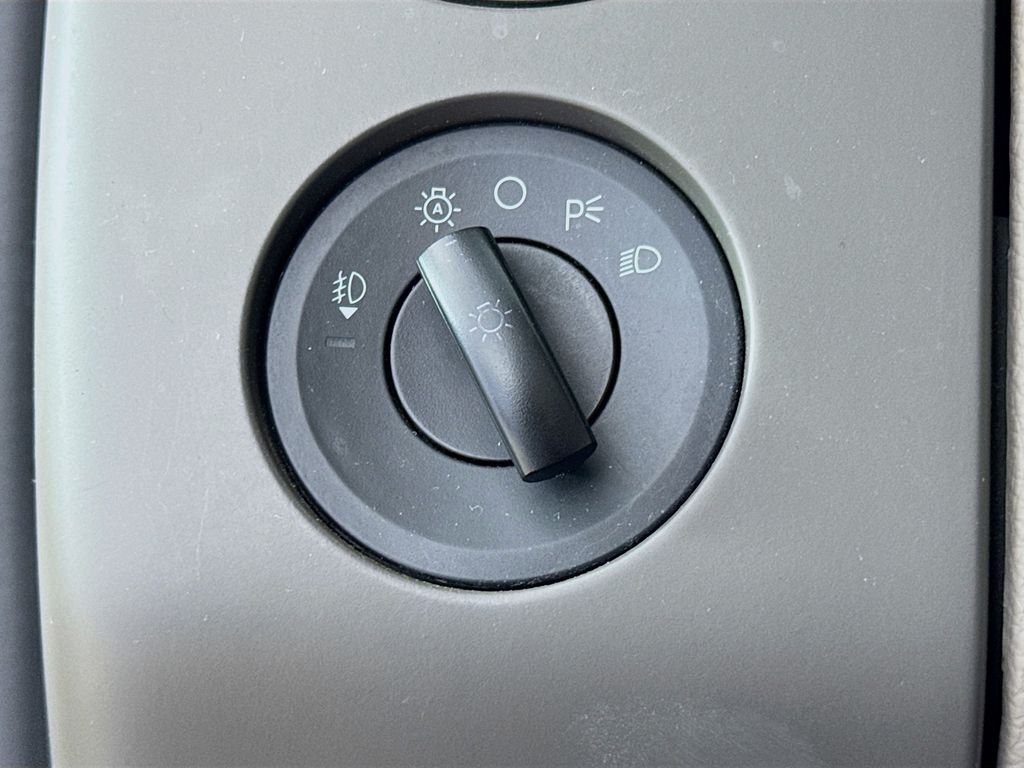 Used 2013 Ingot Silver Ford XLT image 14