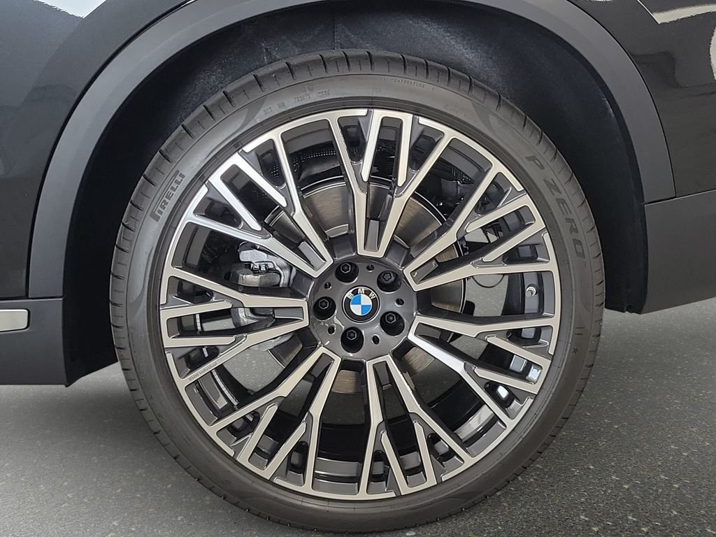 New 2026 Black Sapphire Metallic BMW xDrive40i image 17