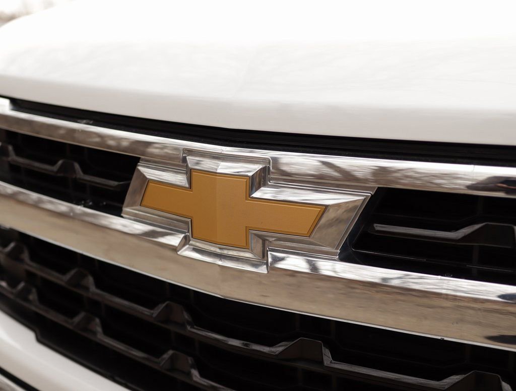 Used 2023 Summit White Chevrolet LT (2FL) image 32