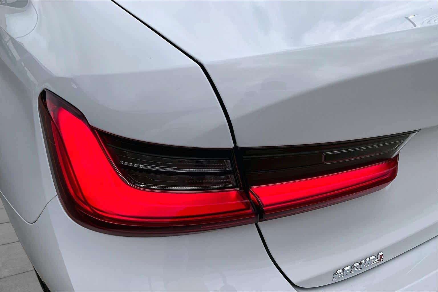 Used 2020 Alpine White BMW 330i image 28